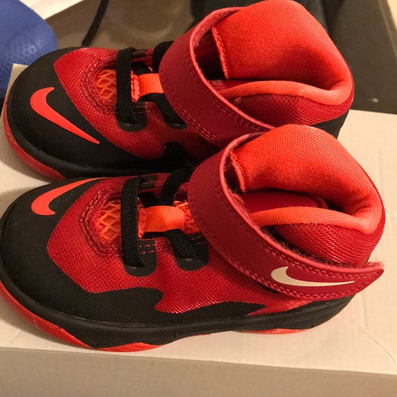 Lebron James Nike’s (Toddler) - Picture 3 of 3